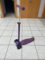 Micro Maxi 3 Wheel Kick Scooter in Purple