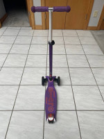 Micro Maxi 3 Wheel Kick Scooter in Purple