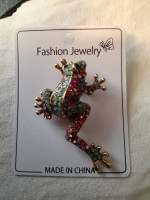 Cute little frog brooch
