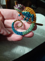 Adorable sparkly Jackson chameleon broach
