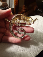Adorable Jackson chameleon broach