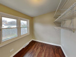 Your Oak lawn haven awaits—schedule your private showing today!