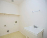3 Bedrooms and 2 Bathrooms Detached House