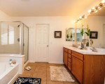 3 Bedrooms and 2 Bathrooms Detached House