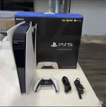PlayStation 5 White 825GB,  powered by a custom system on a chip (SoC) designed in tandem by AMD and Sony.