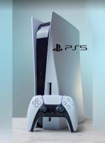 PlayStation 5 White 825GB,  powered by a custom system on a chip (SoC) designed in tandem by AMD and Sony.