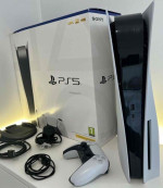 PlayStation 5 White 825GB,  powered by a custom system on a chip (SoC) designed in tandem by AMD and Sony.