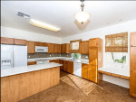 ! Great/safe neighborhood, close to shopping centers and restaurants. Short drive to beach.