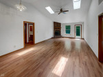 The beautiful single family 3 beds 2 baths house!