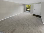 Spacious 2 beds 1 bath family house