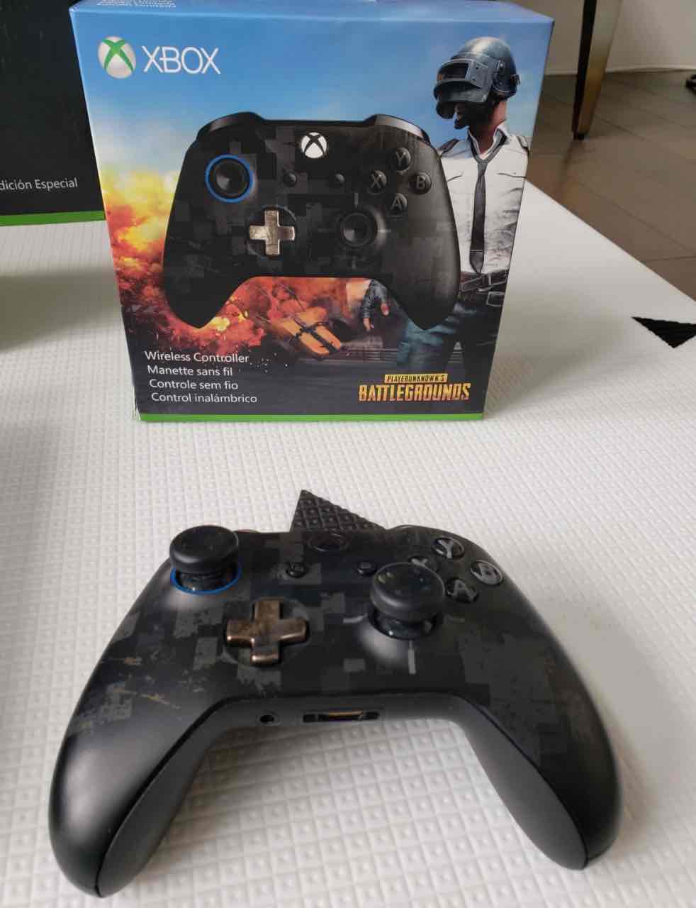 Xbox One X 1TB Bundle – Total 2 Controllers + Dual Charging station + COD MW