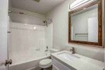 Gorgeous 2 B/D Apartment in West Toluca Lake, CA