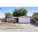 Beautiful 3-bedroom, 1-bathroom unit, 882 sq ft, available for rent today.