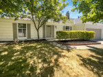 Beautiful,Comfortable and Spacious 3 bedrooms house available for rent!