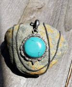 Beautiful, vintage, Turquoise pendant w/ 925 Italian chain. EUC