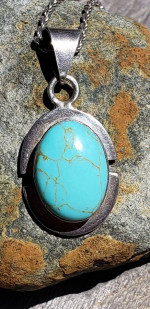 Vintage, Turquoise necklace, with silver rope chain. EUC!! So pretty.