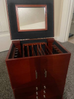 Jewelry box
