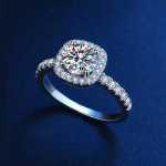 MOISSANITE RING
