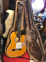 Esteban’s Clasical Gutar with case