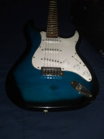 Strat Guitar w/25 watt Amp+cord-