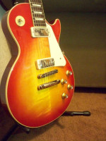 2022 Gibson Les Paul Deluxe 70s Cherry Sunburst