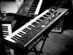 OVER 300 KEYBOARDS SYNTHESIZERS YAMAHA ROLAND KORG CASIO MOOG MUST GO!