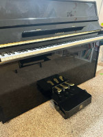 Yamaha Upright Piano P2 w/SONGMICS Adjustable Wooden Piano Bench & Soarun Adjust