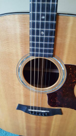 TAYLOR 710 ACOUSTIC GUITAR