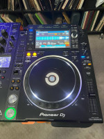 Pioneer CDJ-2000NXS2 Professional DJ multi player with disc drive