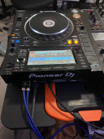 Pioneer CDJ-2000NXS2 Professional DJ multi player with disc drive
