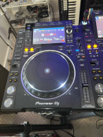 Pioneer CDJ-2000NXS2 Professional DJ multi player with disc drive