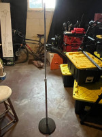 Round-base straight microphone stand