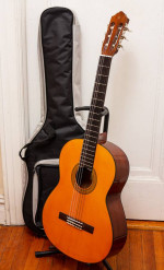 EXC Yamaha CG102 Classical Guitar & Gigbag