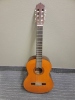 VINTAGE YAMAHA ACOUSTIC GUITAR