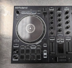 Roland DJ-202 Serato DJ Controller - REALLY GOOD CONDITION