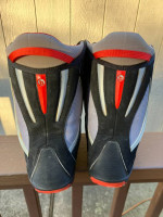 BOOTS  FOR SNOWBOARD BURTON  SIZE 8.