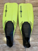 FINS BODY GLOVE SIZE 36-38  3-5  MADE IN ITALY