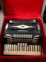 Cintioli Accordion made in Italy with case
