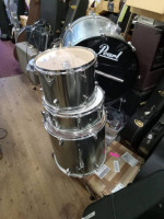 Pearl Forum “Smokey Chrome” Drum Set