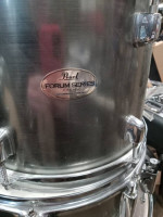Pearl Forum “Smokey Chrome” Drum Set