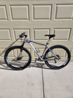 Giant XTC 29 2 Hardtail Mountain Bike