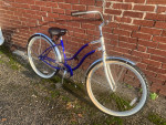 Diamondback Islander beach cruiser. Women's single speed. Kenda tires.