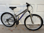 WOMENS SPECIALIZED MOUNTAIN BIKE