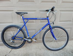22" GT All Terrain Mountain Bike :PLUS:Bike Rack-Bike Pump/Solid bike