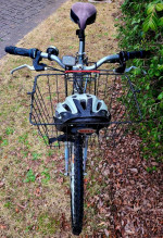 Diamondback Wildwood Cruiser Bicycle With Helmet and Basket
