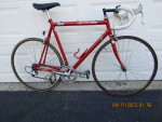 CANNONDALE SR 400; 5'11" to 6'2"; lightweight; red; one owner