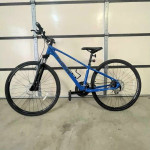 2023 Trek hybrid bike