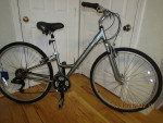 LL BEAN; 5'2" to 5'5"; hybrid; step thru; orig over $500.00....