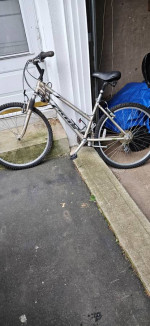 KHS TOWN & COUNTRY BIKE