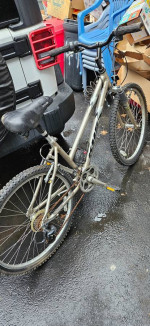 KHS TOWN & COUNTRY BIKE